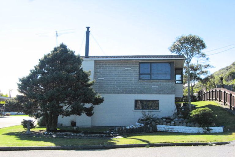 Photo of property in 1 Fernhill Place, Karoro, Greymouth, 7805