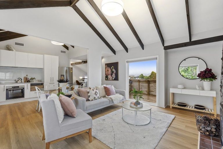 Photo of property in 17 John Witton Drive, Crofton Downs, Wellington, 6035