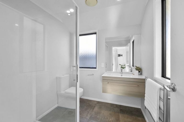 Photo of property in 8 Matau Lane, Ferndale, New Plymouth, 4310