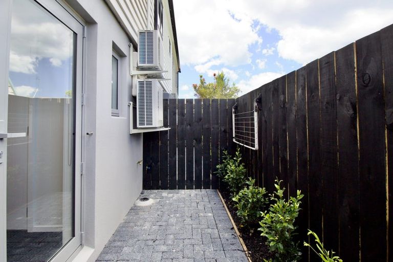 Photo of property in 5/94 Target Road, Totara Vale, Auckland, 0629