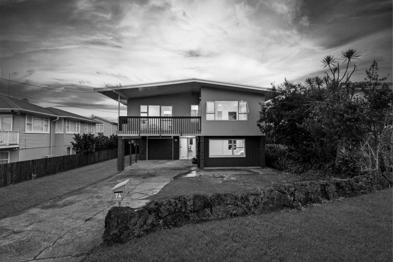 Photo of property in 74 Waimumu Road, Massey, Auckland, 0614