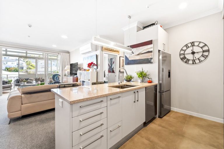 Photo of property in 106 Rewa Rewa Lane, Orewa, 0931