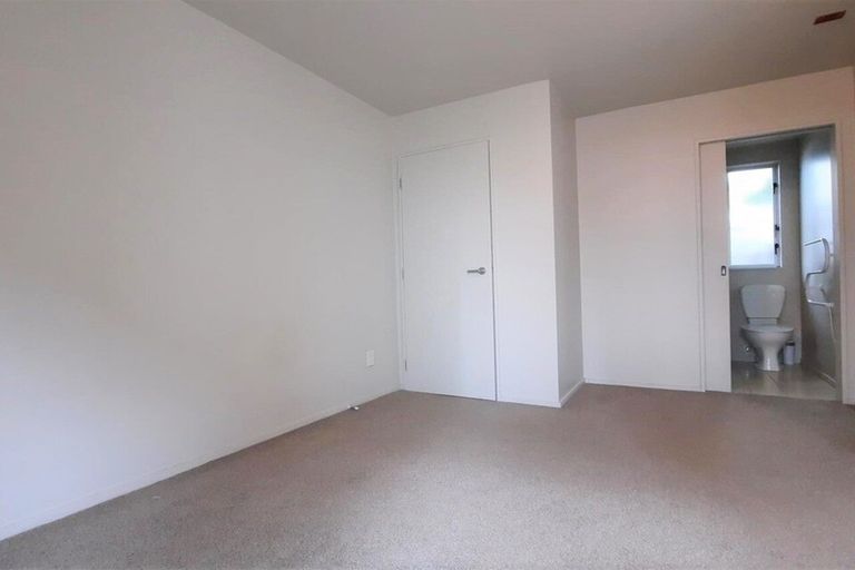 Photo of property in 4/32 Cranmer Square, Christchurch Central, Christchurch, 8013