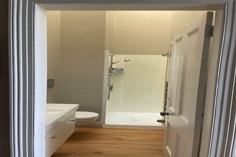 Photo of property in 8 Hadfield Terrace, Kelburn, Wellington, 6012