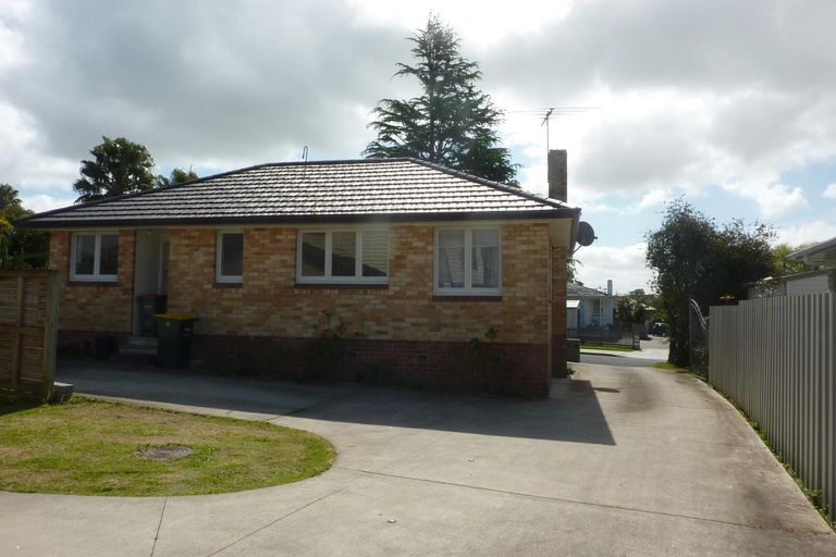 Photo of property in 12 Barrie Avenue, Papatoetoe, Auckland, 2025