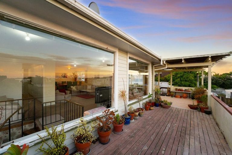 Photo of property in 65 Potter Avenue, Northcote, Auckland, 0627