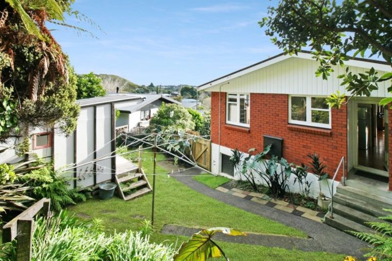 Photo of property in 1a Ward Place, Marfell, New Plymouth, 4310