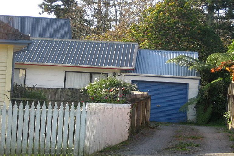 Photo of property in 2/11 Kamahi Street, Stokes Valley, Lower Hutt, 5019