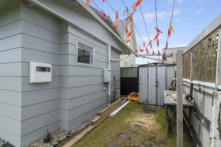 Photo of property in 30 Third Avenue, Urenui, 4377