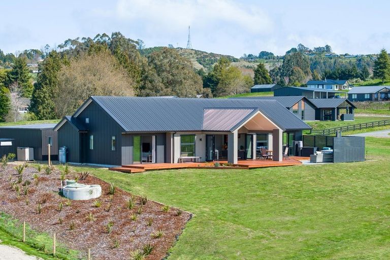 Photo of property in 5 Vickers Way, Acacia Bay, Taupo, 3385
