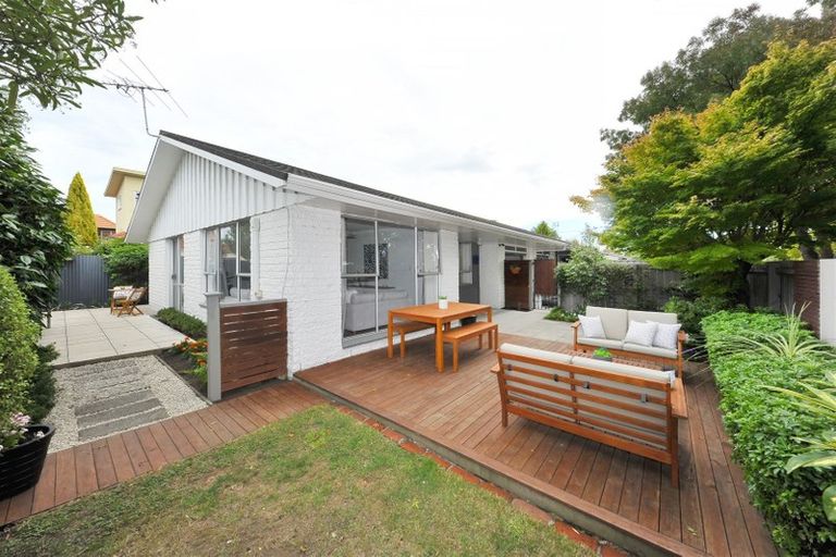 Photo of property in 35 Montclare Avenue, Avonhead, Christchurch, 8042