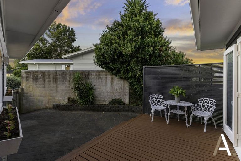 Photo of property in 80 La Trobe Street, Pakuranga Heights, Auckland, 2010