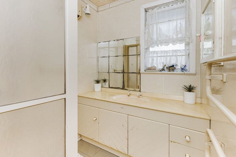 Photo of property in 37 Ferguson Street, Manurewa East, Auckland, 2102