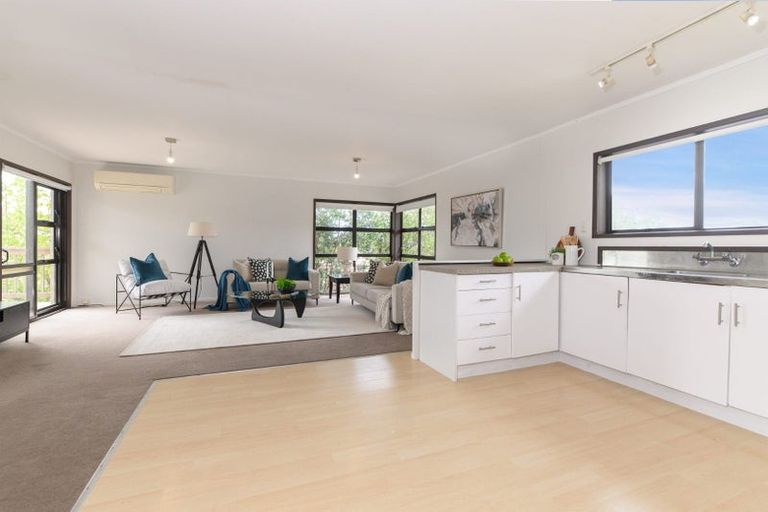 Photo of property in 7 Valdese Rise, Browns Bay, Auckland, 0630