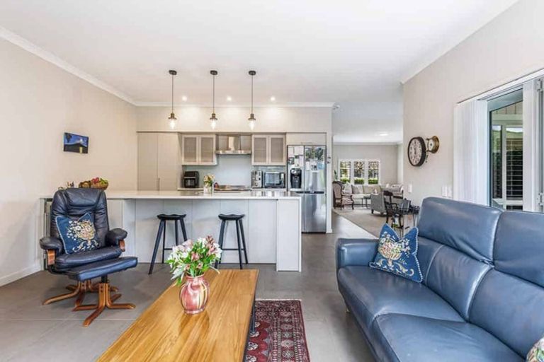 Photo of property in 20 Kensington Drive, Orewa, 0931