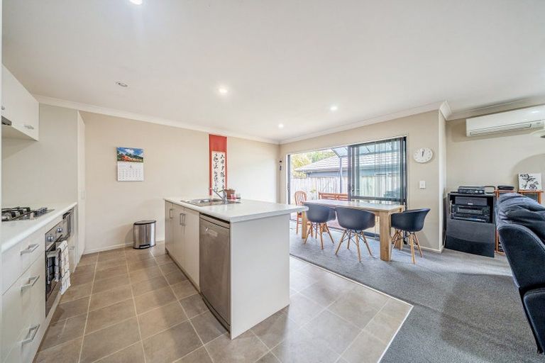 Photo of property in 5 Poppy Watts Grove, Stokes Valley, Lower Hutt, 5019