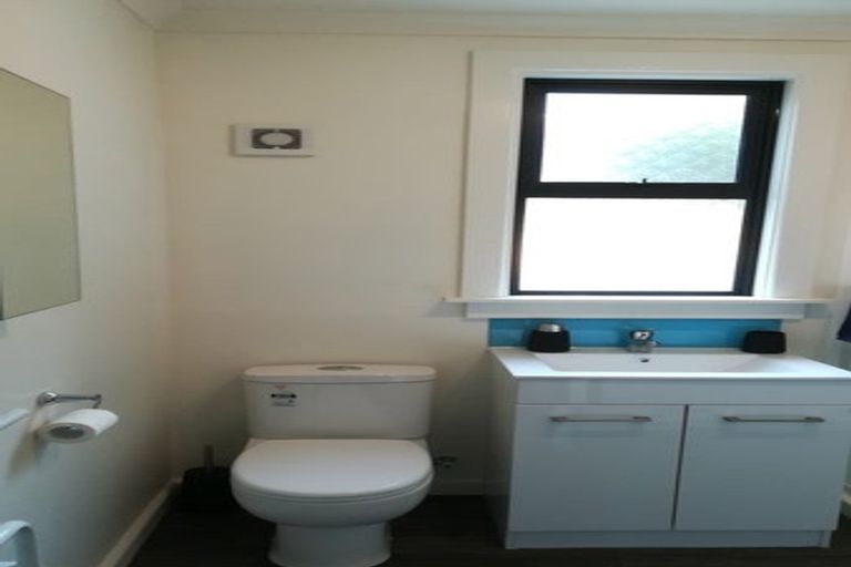 Photo of property in 74-76 Te Awe Awe Street, Hokowhitu, Palmerston North, 4410