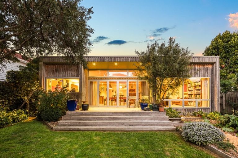 Photo of property in 42 Hathaway Avenue, Boulcott, Lower Hutt, 5010