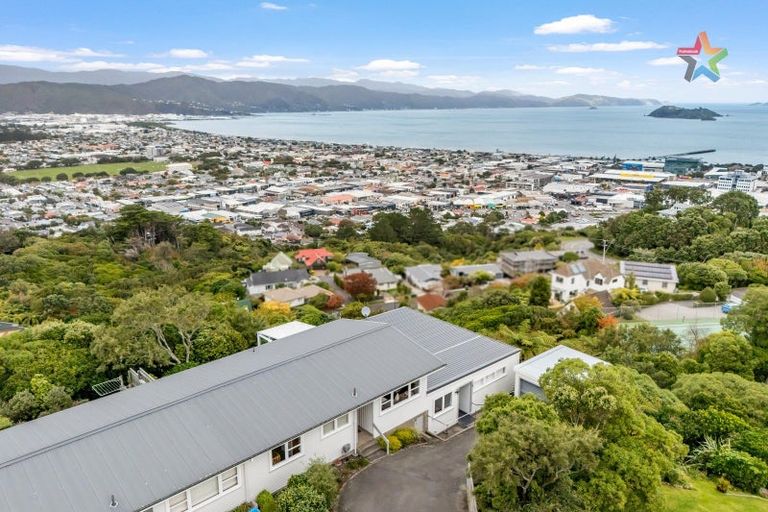 Photo of property in 4/30 London Road, Korokoro, Lower Hutt, 5012