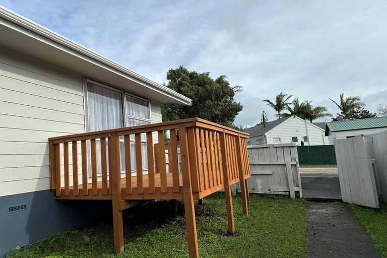 Photo of property in 10 Camphora Place, Ranui, Auckland, 0612