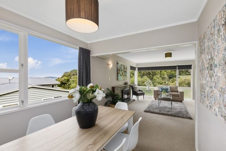 Photo of property in 70 Dowse Drive, Maungaraki, Lower Hutt, 5010