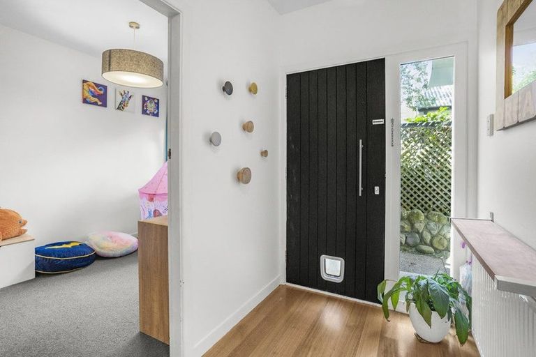 Photo of property in 25 Marine Parade, Eastbourne, Lower Hutt, 5013