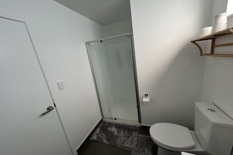 Photo of property in 5/15 Chivalry Road, Glenfield, Auckland, 0629