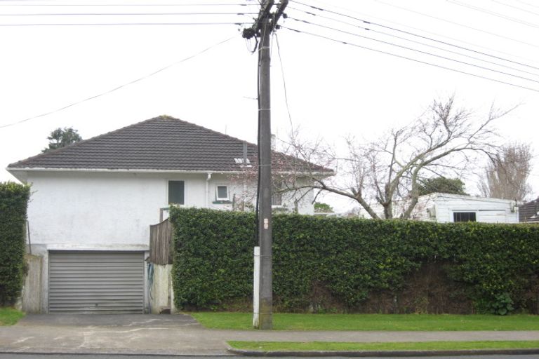 Photo of property in 14 Awanui Street, Merrilands, New Plymouth, 4312