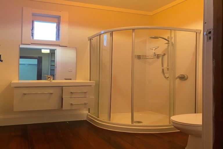 Photo of property in 14 Lawrence Road, Hospital Hill, Napier, 4110