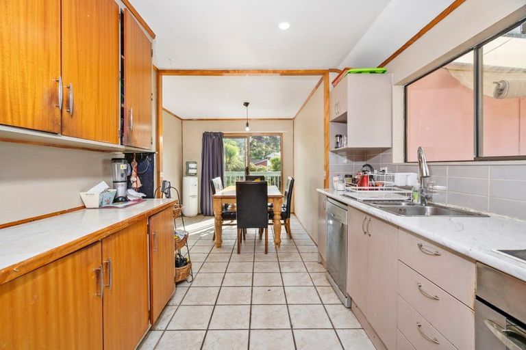Photo of property in 12 Noeleen Street, Glenfield, Auckland, 0629