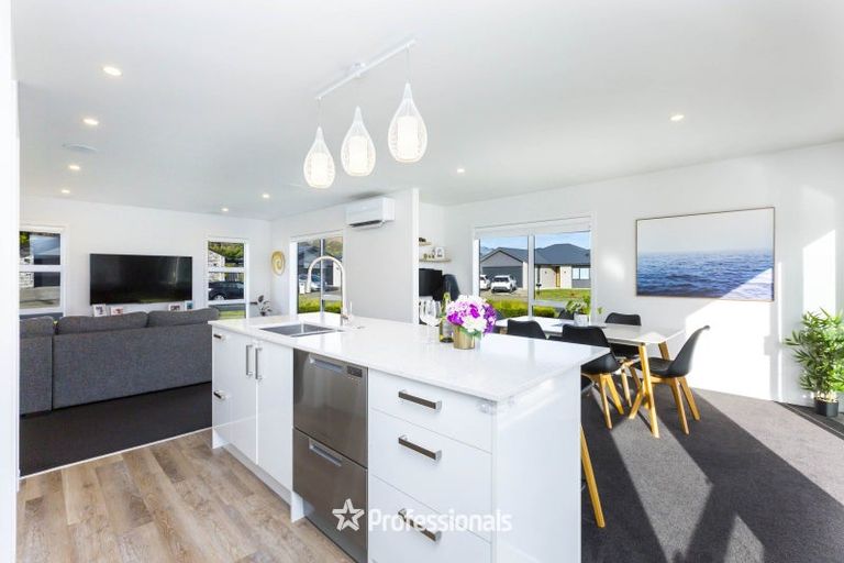 Photo of property in 12 Salisbury Crescent, Wallaceville, Upper Hutt, 5018