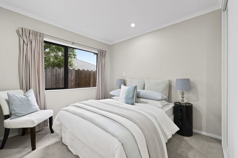 Photo of property in 60 Seamount Drive, Red Beach, 0932