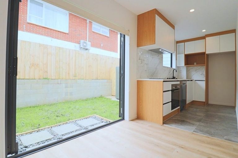 Photo of property in 62b Glenmore Road, Sunnyhills, Auckland, 2010