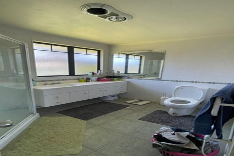 Photo of property in 13 De Havilland Drive, Goodwood Heights, Auckland, 2105