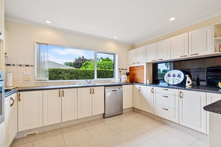 Photo of property in 15 Bermuda Place, One Tree Point, 0118