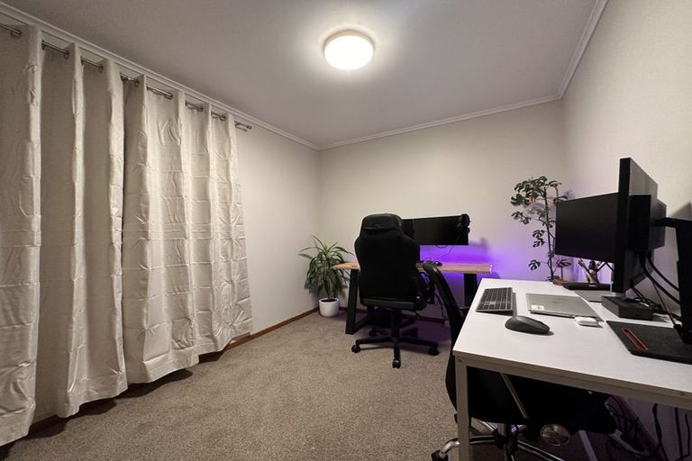 Photo of property in 2/54 Titirangi Road, New Lynn, Auckland, 0600