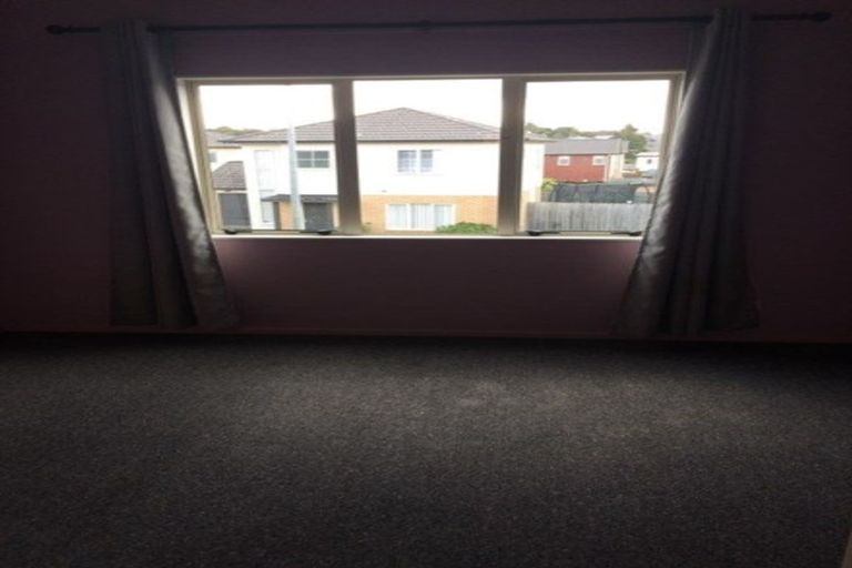 Photo of property in 20 Brashier Circle, Sunnyvale, Auckland, 0612