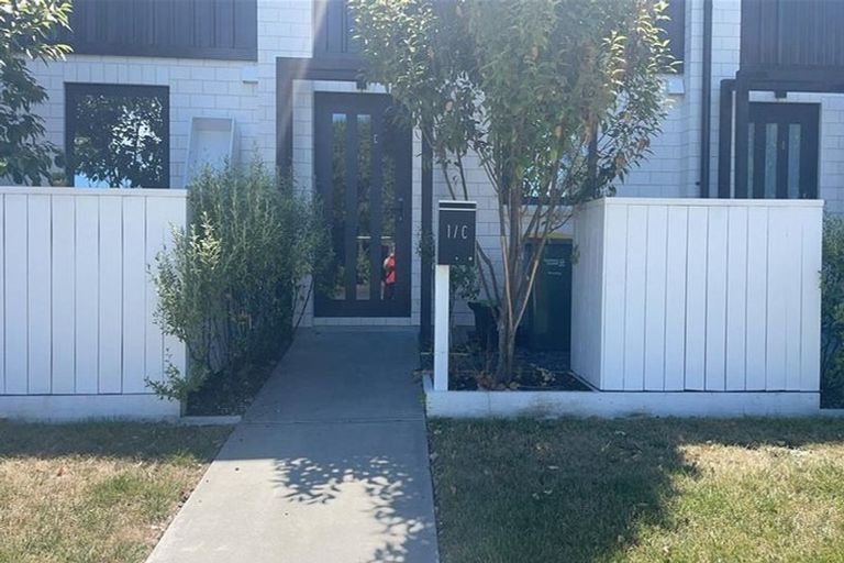 Photo of property in 1c Hamurana Place, Te Atatu Peninsula, Auckland, 0610