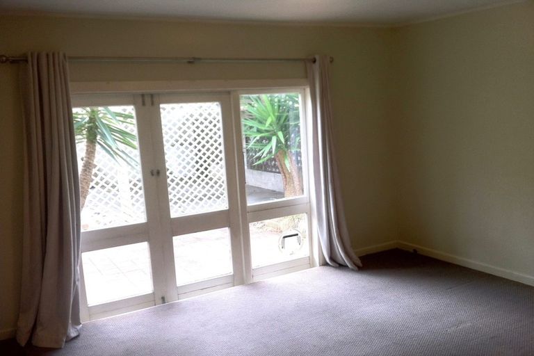 Photo of property in 20 Dallinghoe Crescent, Milford, Auckland, 0620