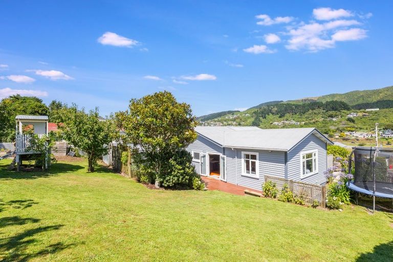 Photo of property in 32 Handyside Street, Tawa, Wellington, 5028