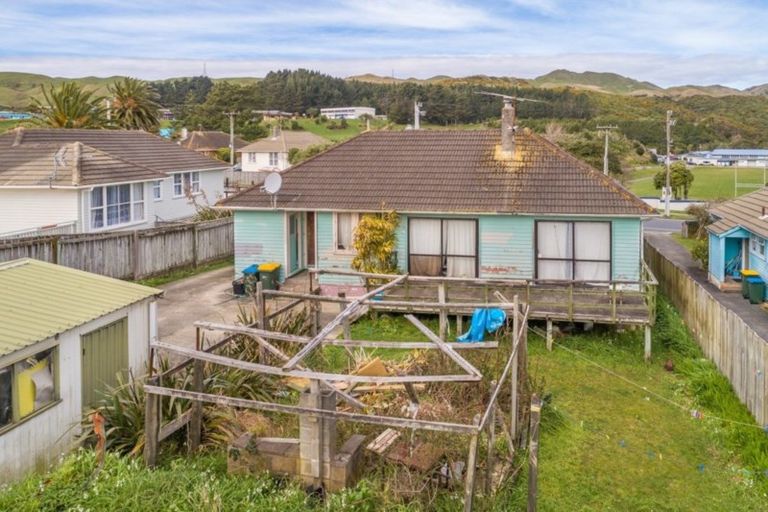 Photo of property in 31 Driver Crescent, Cannons Creek, Porirua, 5024