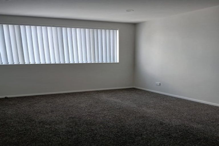 Photo of property in 2/44 Everglade Drive, Goodwood Heights, Auckland, 2105