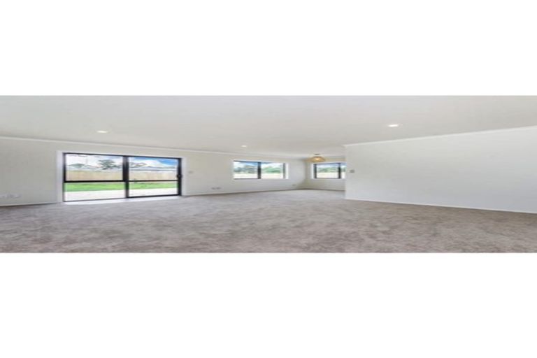 Photo of property in 35b Awaroa Road, Sunnyvale, Auckland, 0612