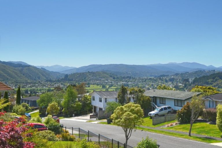 Photo of property in 32 Seymour Grove, Kingsley Heights, Upper Hutt, 5018