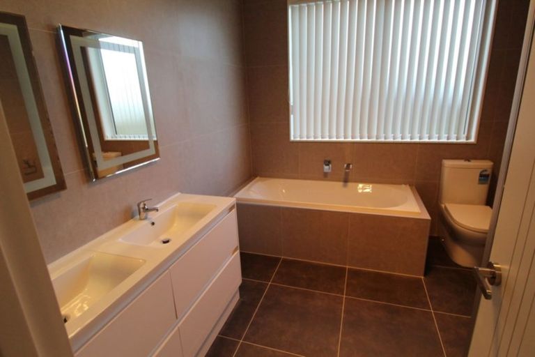 Photo of property in 7 Grove Way, Riverhead, 0820