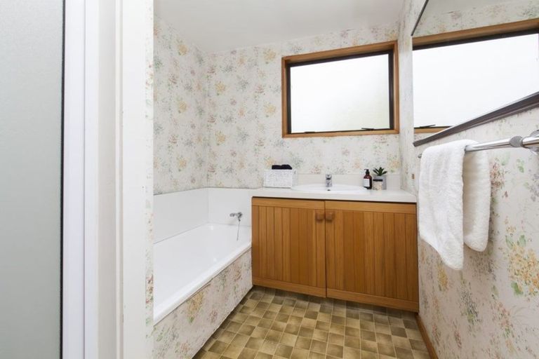 Photo of property in 33 Dovedale Avenue, Ilam, Christchurch, 8041