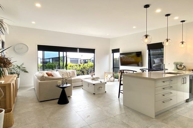 Photo of property in 10 Tangaroa Place, Poike, Tauranga, 3112