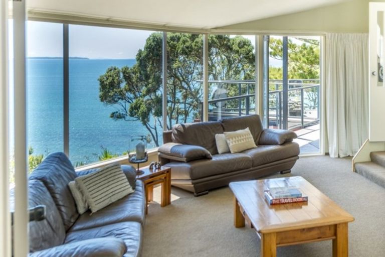 Photo of property in 7 Bournemouth Terrace, Murrays Bay, Auckland, 0630