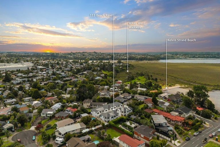 Photo of property in 1/113 Beach Road, Te Atatu Peninsula, Auckland, 0610