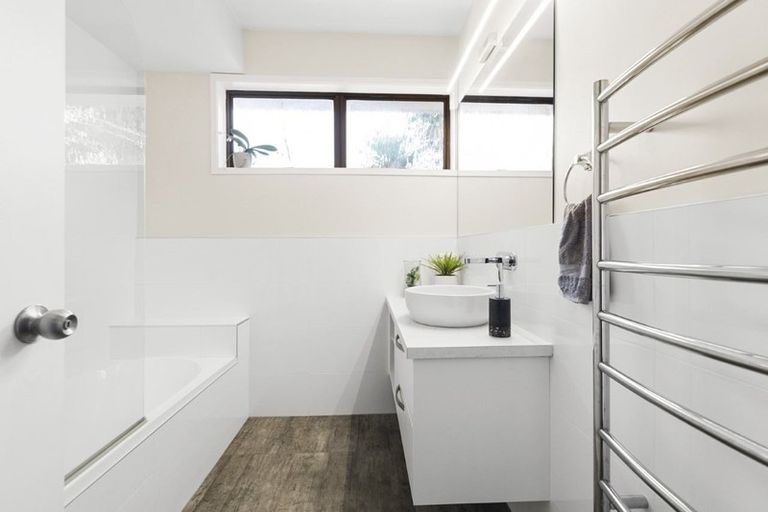 Photo of property in 71 Ray Small Drive, Pahurehure, Papakura, 2113